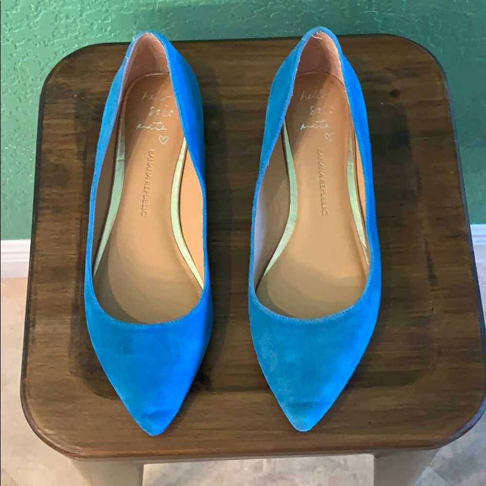 Banana Republic Aqua blue flats size 8